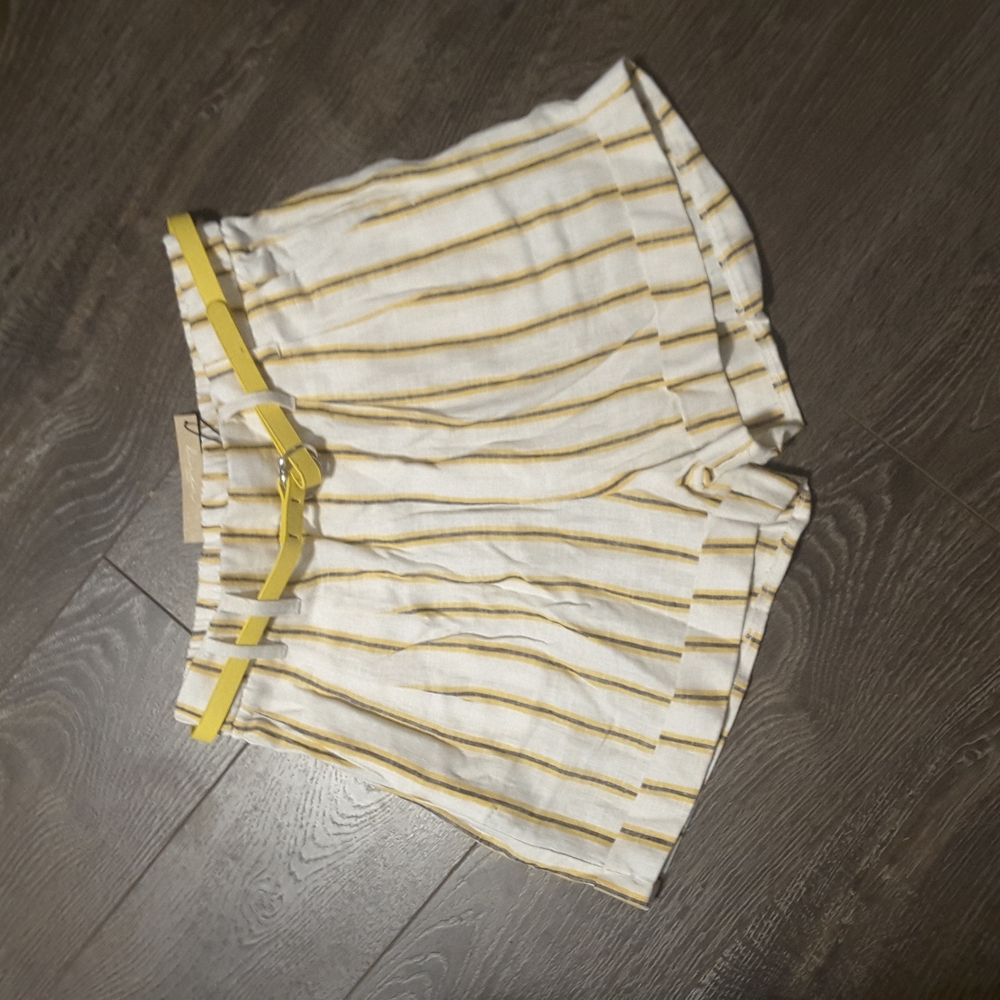 Love tree linen shorts